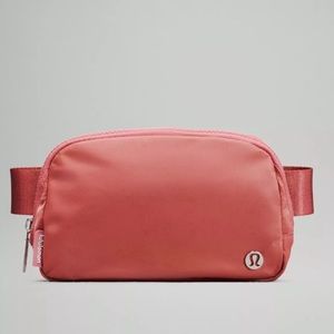 Lululemon | Everywhere Belt Bag